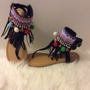 🦋Black strap flat sandals with embellished design